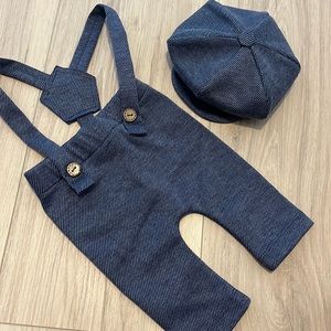 Newborn photo outfit suspended and hat